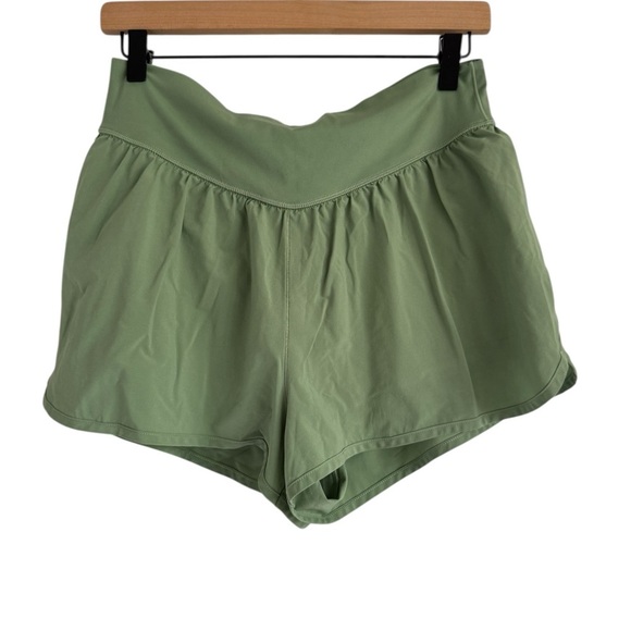 OFFLINE By Aerie Real Me Crossover Flowy Shorts Size Large - Picture 3 of 11